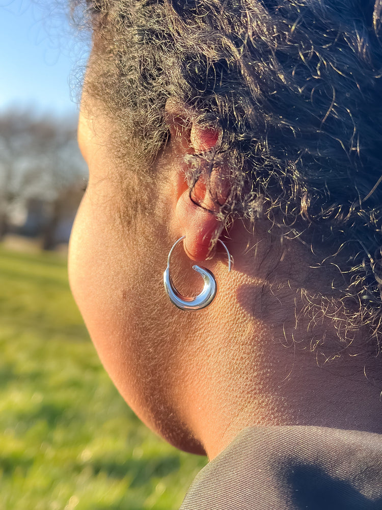 A pair of stud elephant earrings, handmade, sterling silver material.
